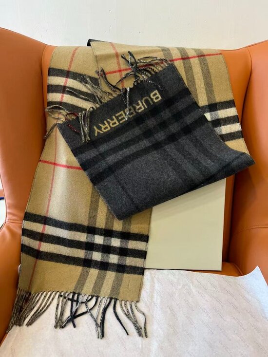 Burberry Double-Sided Check Cashmere-Blend Scarf - Picture 4 of 4